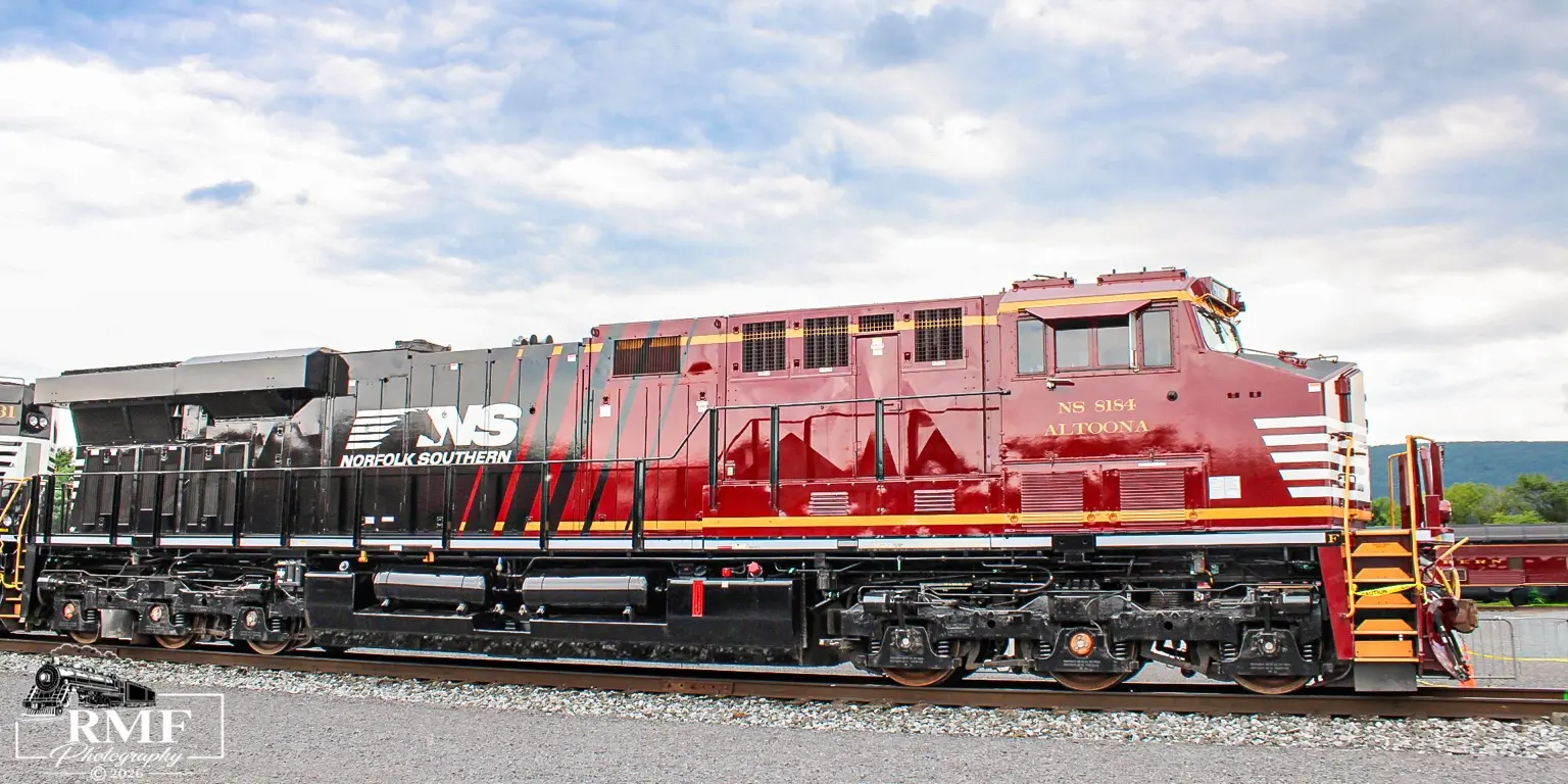 Norfolk Southern 8184 Altoona commemorative locomotive