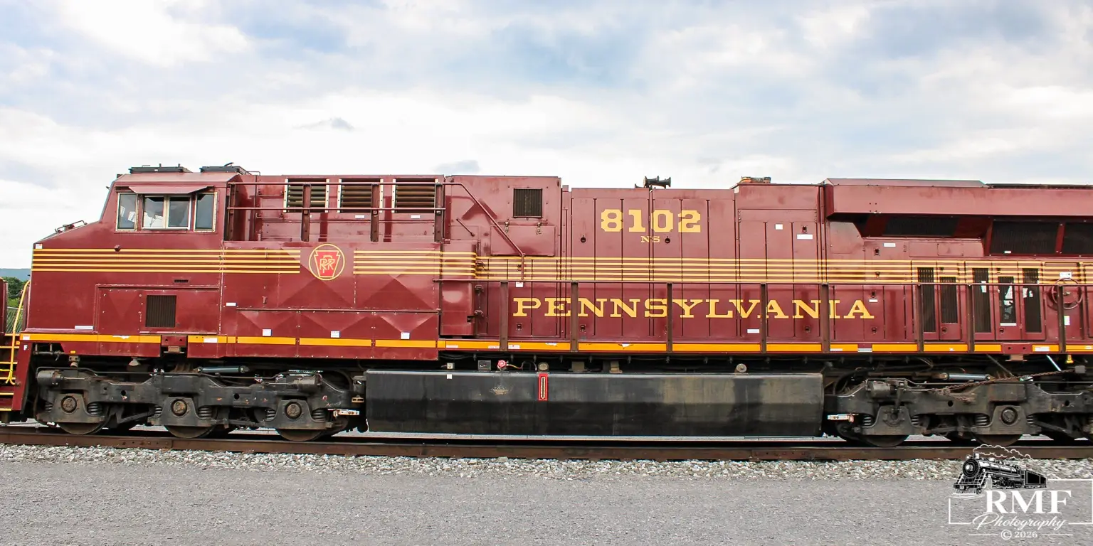 Norfolk Southern 8102 in Pennsylvania Railroad heritage colors